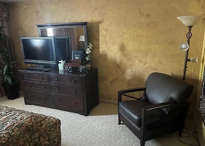 Hotel Ramada By Wyndham Viscount East 3*