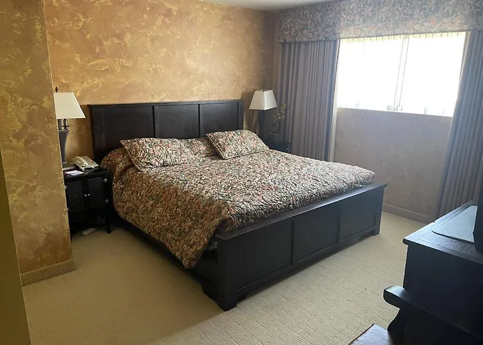 Hotel Ramada By Wyndham Viscount East Tucson