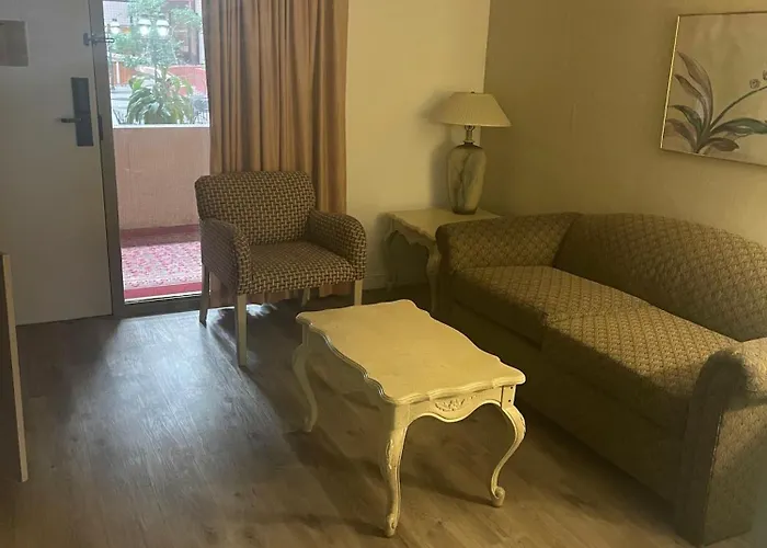 Hotel Ramada By Wyndham Viscount East