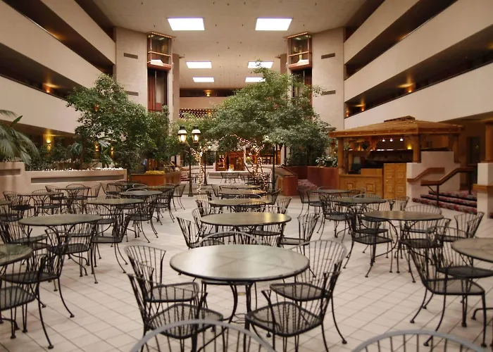 Ramada By Wyndham Viscount East 3*