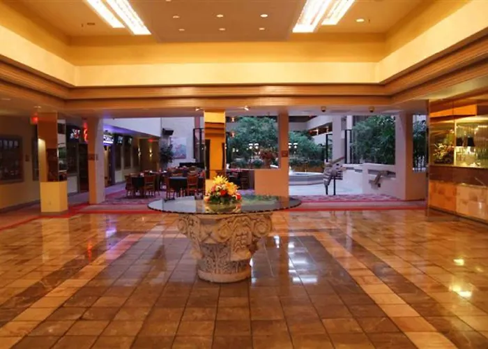Hotel Ramada By Wyndham Viscount East Tucson