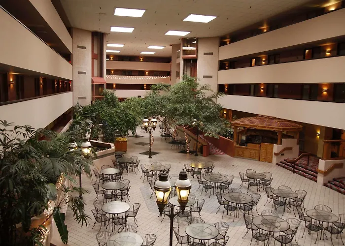 Hotel Ramada By Wyndham Viscount East 3*