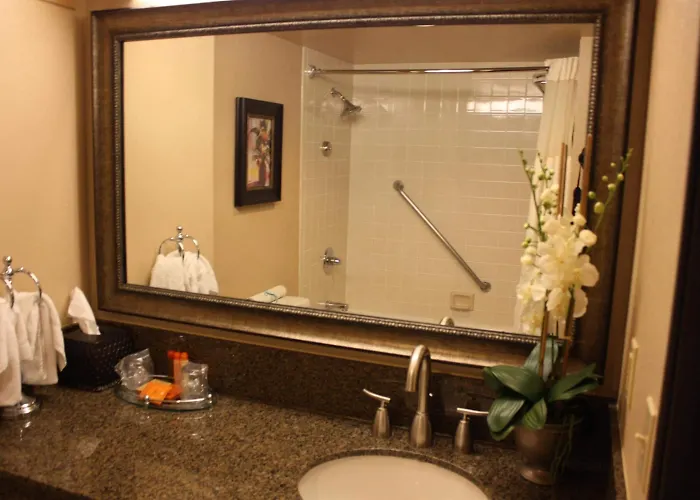 Ramada By Wyndham Viscount East 3*