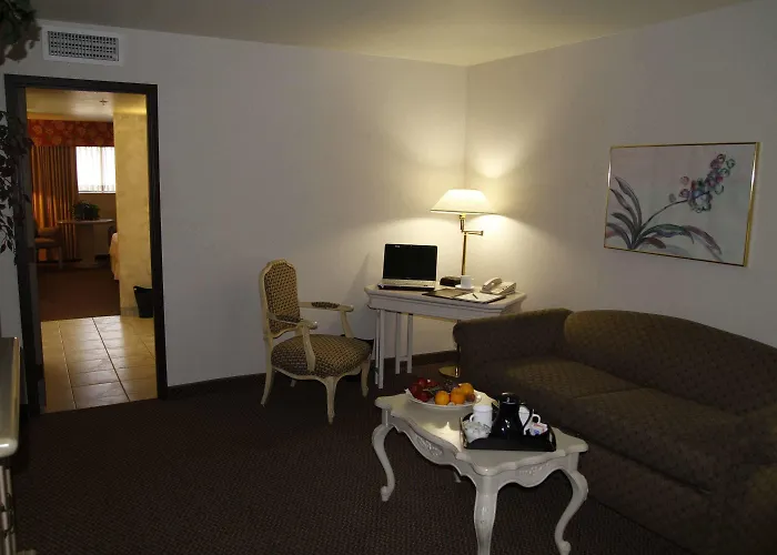 Ramada By Wyndham Viscount East Hotel Tucson