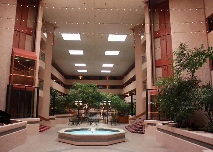 Hotel Ramada By Wyndham Viscount East Tucson