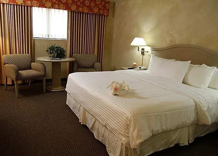 Ramada By Wyndham Viscount East Hotel 3*